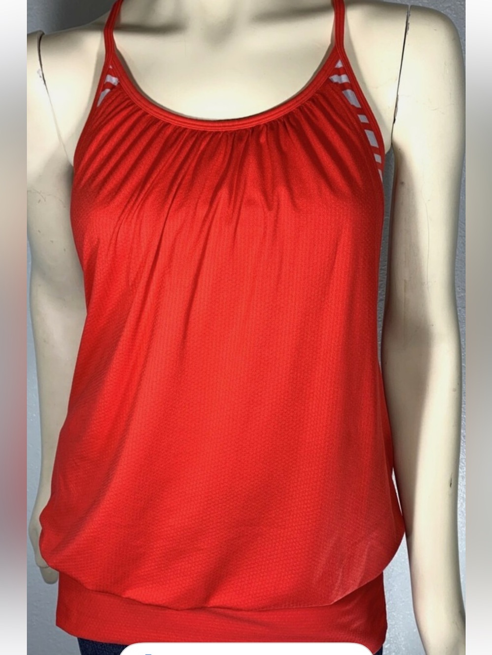 Lululemon No Limits Tank
Love Red / Twin Stripe Love Red size 4